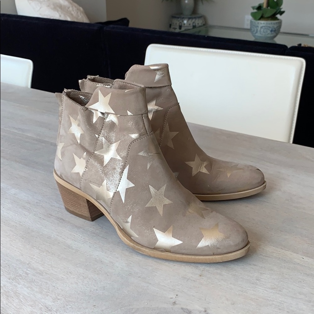 Star Booties Creme/Silver (bought in Australia)